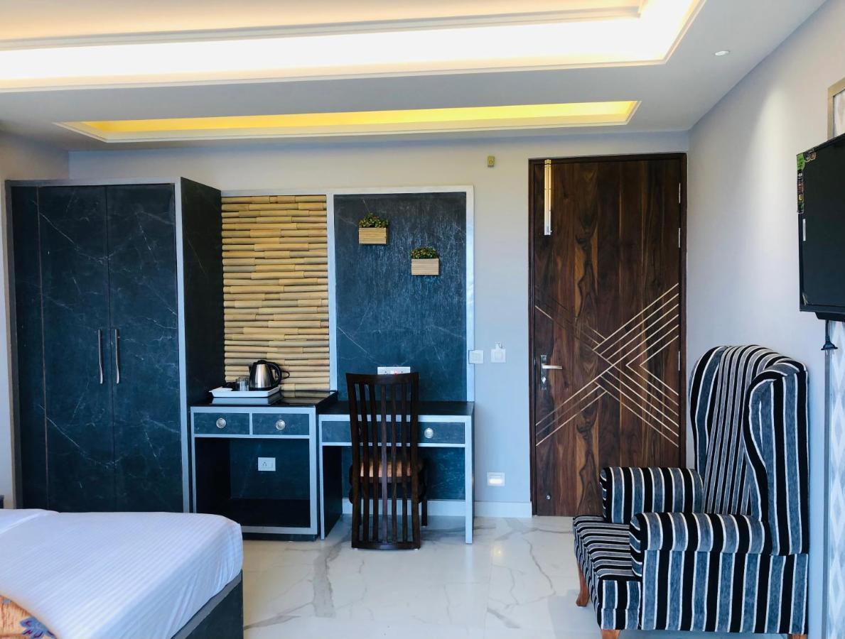 The Westberry 50Mtrs Offroading And 50 Mtrs Nature Path Bed and Breakfast Shimla Buitenkant foto