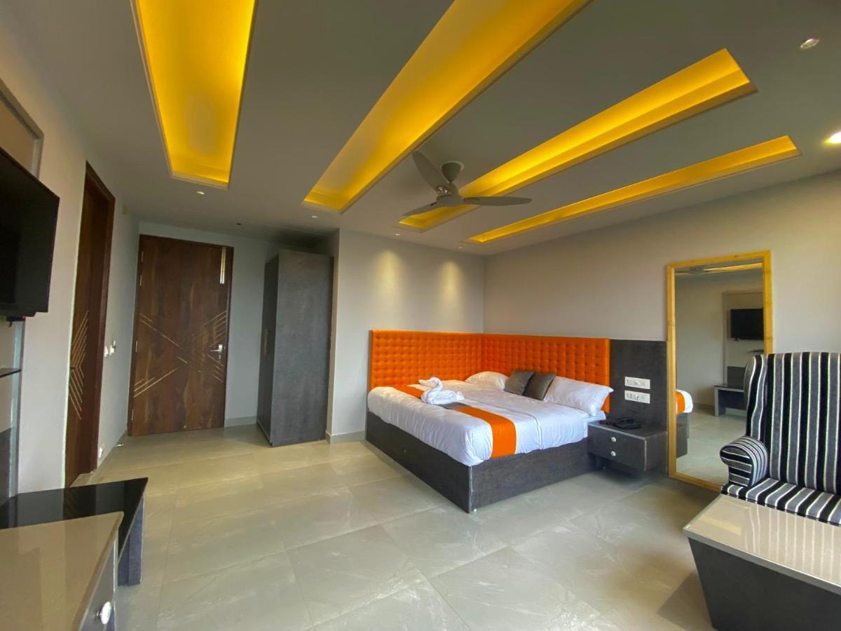The Westberry 50Mtrs Offroading And 50 Mtrs Nature Path Bed and Breakfast Shimla Buitenkant foto