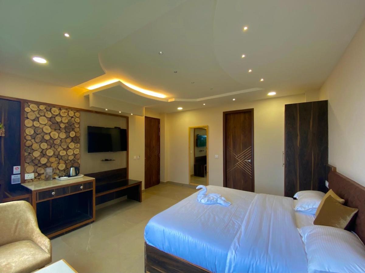 The Westberry 50Mtrs Offroading And 50 Mtrs Nature Path Bed and Breakfast Shimla Buitenkant foto