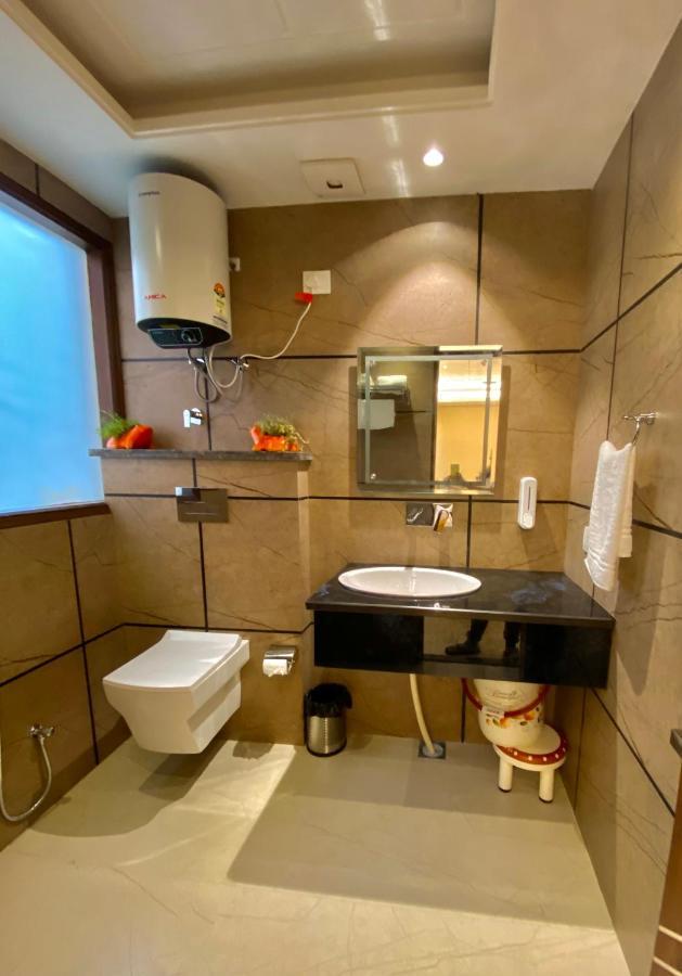 The Westberry 50Mtrs Offroading And 50 Mtrs Nature Path Bed and Breakfast Shimla Buitenkant foto